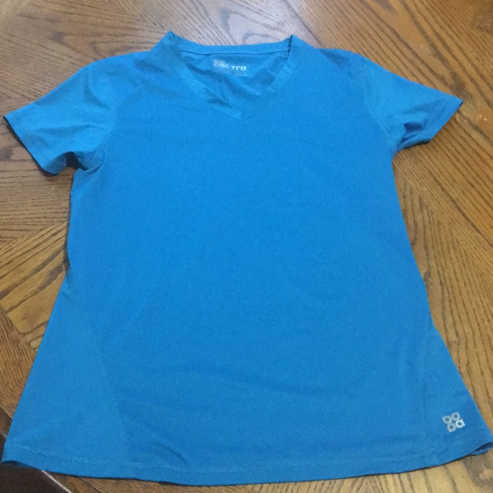 NWOT Women’s V-neck shirt Ssz